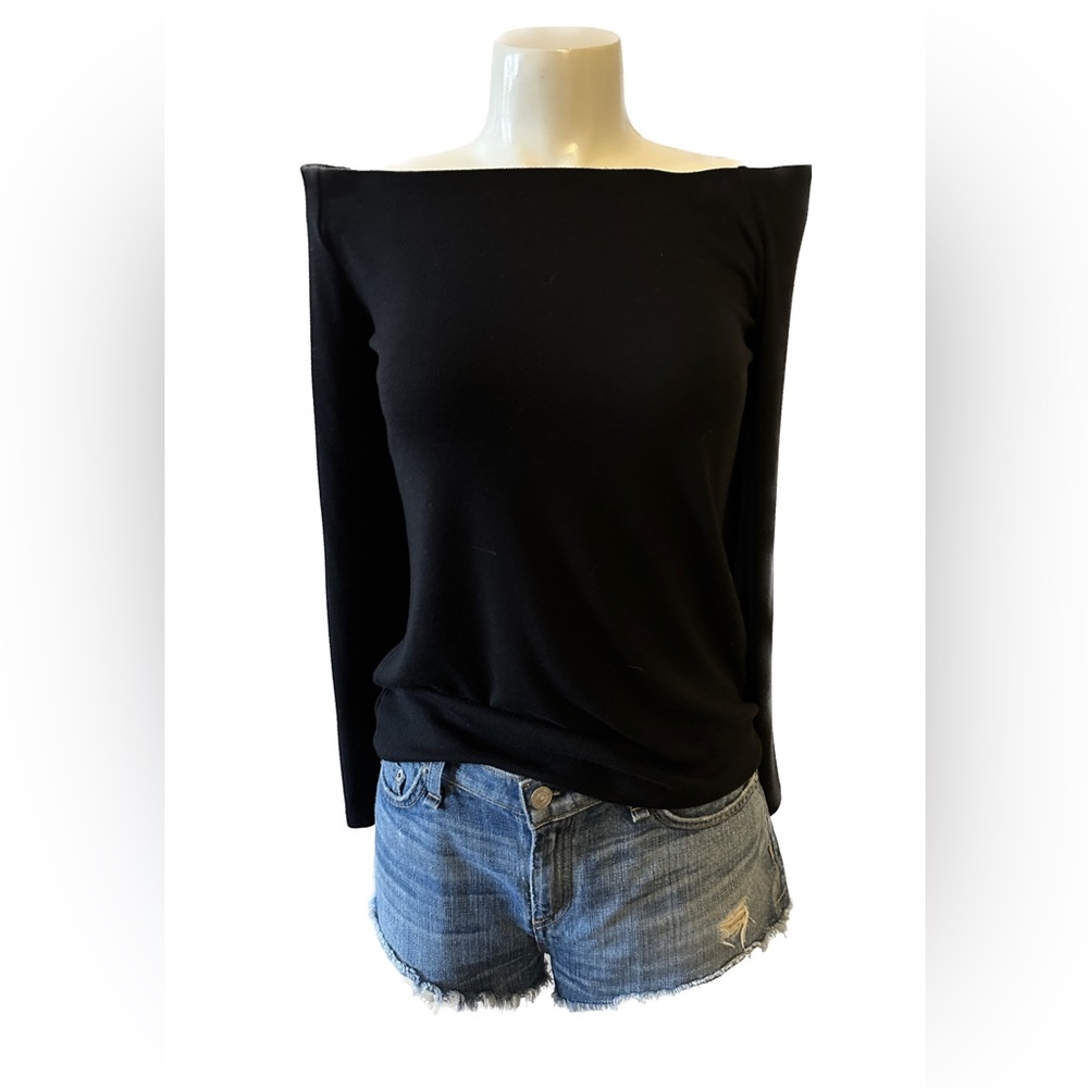 Highline off shoulder Knit Top